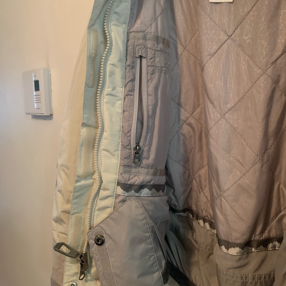 NorthFace Fall/Spring Jacket Beige colour - Picture 5 of 12